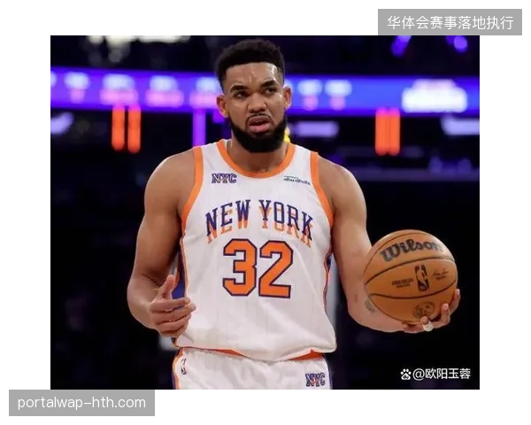 卡尔-安东尼·唐斯在防守端表现卓越，其护框能力成为尼克斯取胜的关键一环